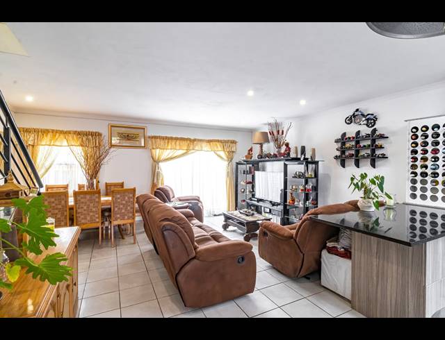 3 BEDROOM SECTIONAL TITLE FOR SALE IN BRACKENDOWNS